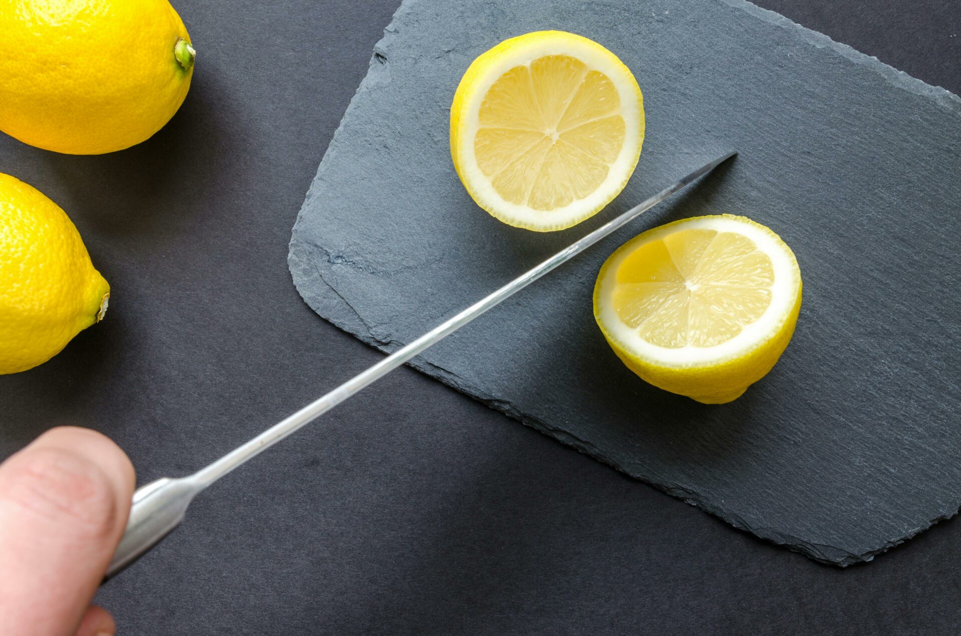 Obst schneidet man am besten mit einem gut geschliffenen Messer!